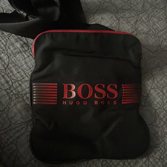 HugoBoss❤️🖤CrossBody ManPurse❤️🖤 - Picture 5 of 12